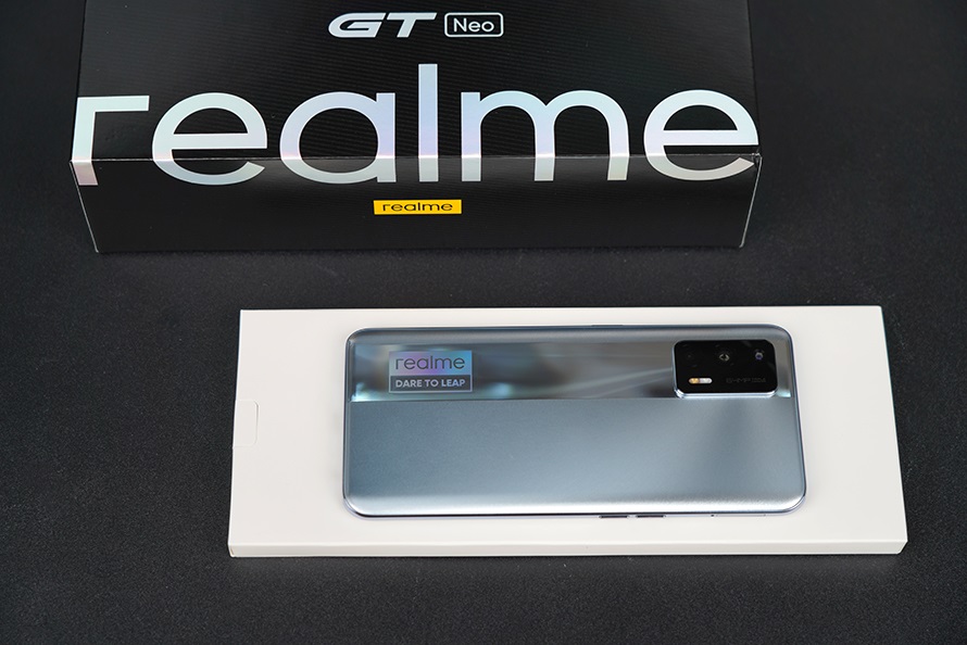 Realme представила смартфон Realme GT Neo 5G с 120-Гц AMOLED дисплеем