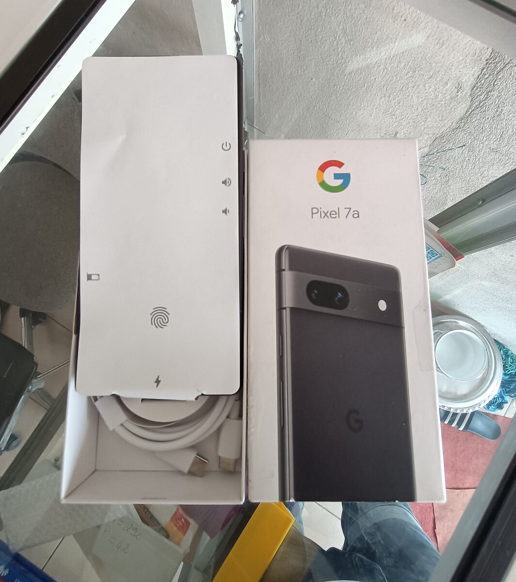 Google Pixel 7a в цвете Carbon Grey