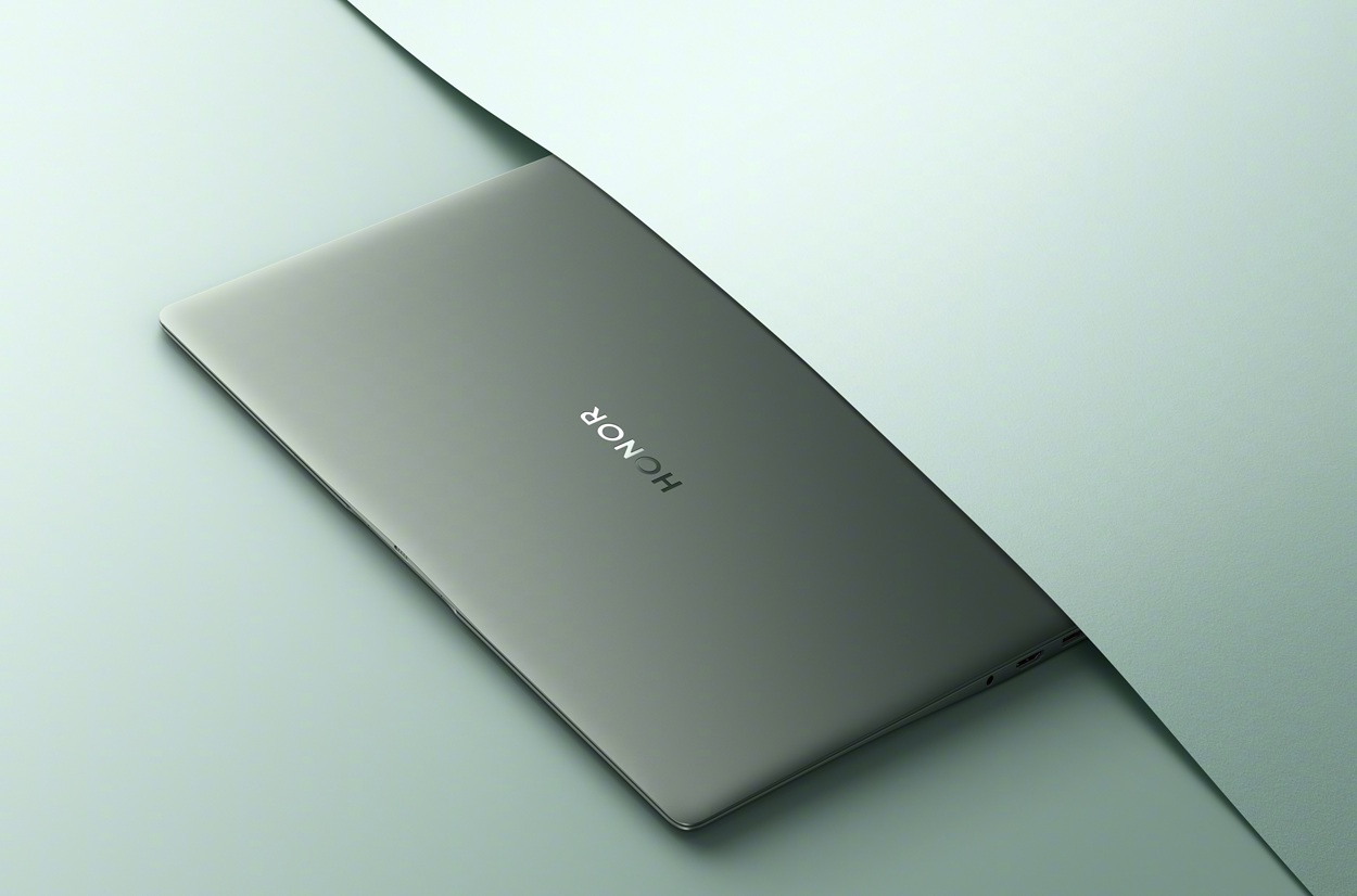HONOR MagicBook Art 14 2025