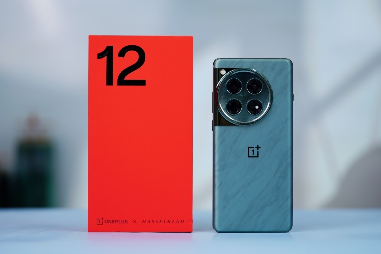 смартфон OnePlus 12