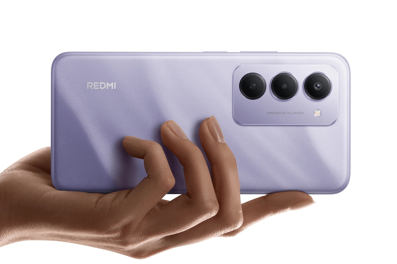 REDMI 15 с аккумулятором 7000 мАч поступил в продажу в России